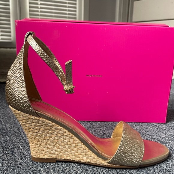 Brand New Lilly Pulitzer Bridgette Wedge - Picture 2 of 5